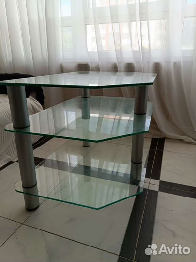 Стеклянный стол