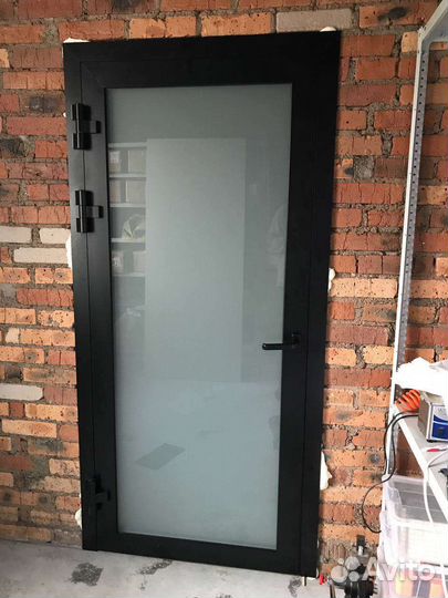 Двери в магазин, в дом