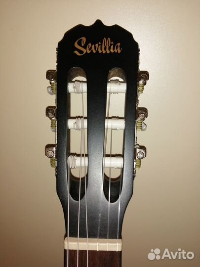 Акустическая гитара