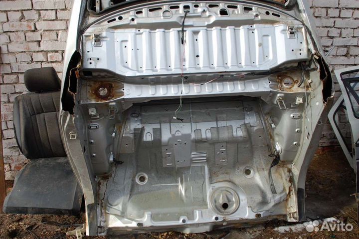 Задняя часть кузова Toyota Avensis 1 1999г