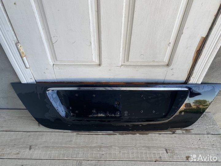 Накладка крышки багажника на mercedes W211