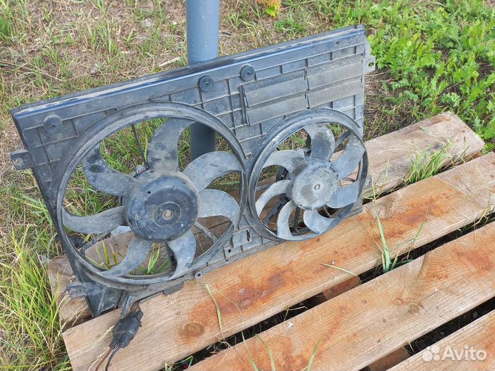 VW Passat B6 диффузор 1K0121223 с вентиляторами