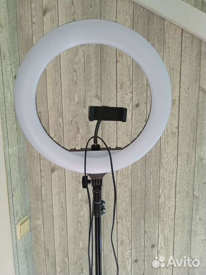 Кольцевая лампа со штативом