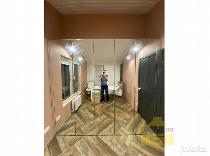 Шкаф с зеркалом