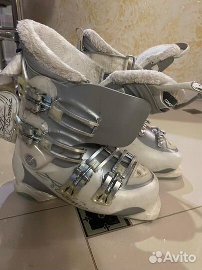 Горнолыжные ботинки atomic