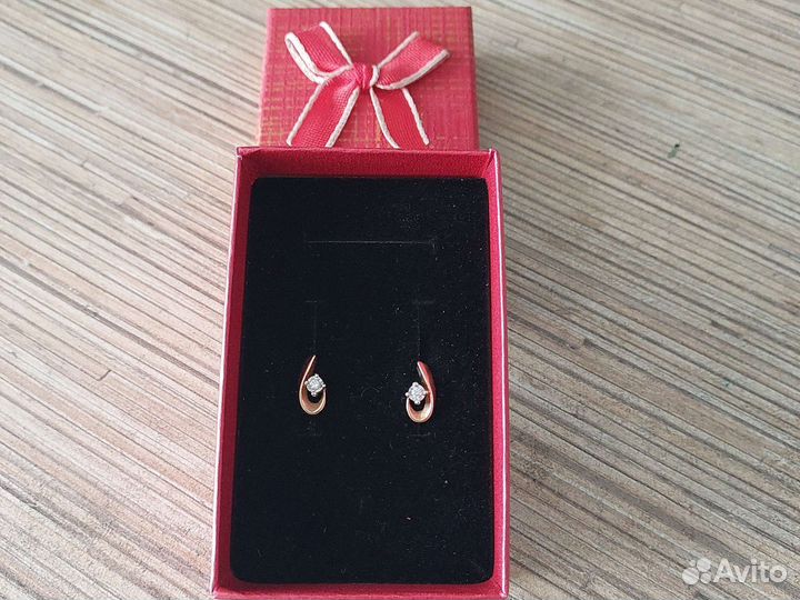 Золотые серьги с бриллиантами,585