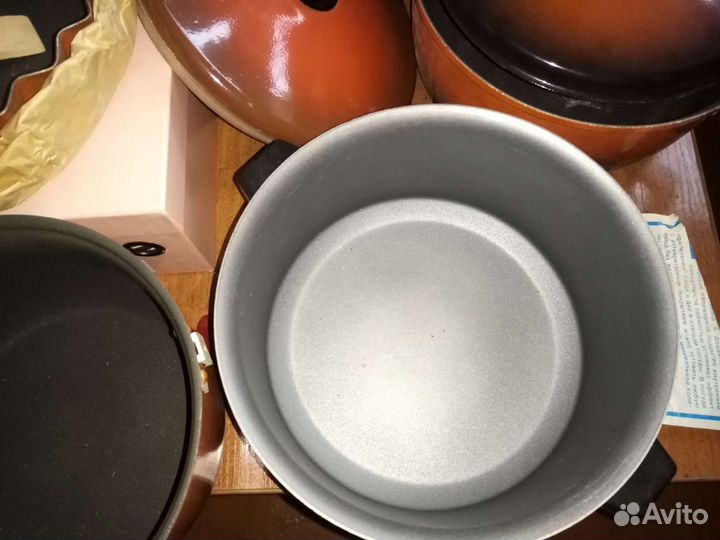 Кастрюли с антипригарным покрытием новые