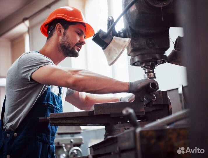 Подсобный рабочий на производство светильников