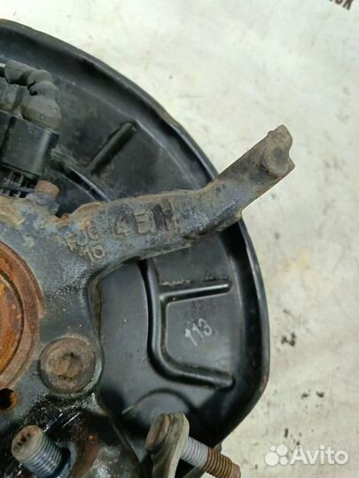 Кулак поворотный передний правый Volkswagen Golf