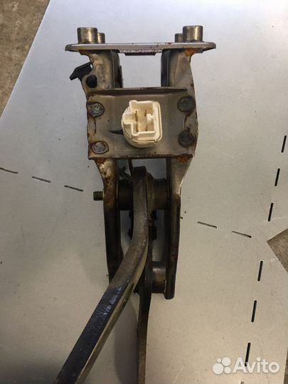 Педаль тормоза Toyota 4Runner (2432)