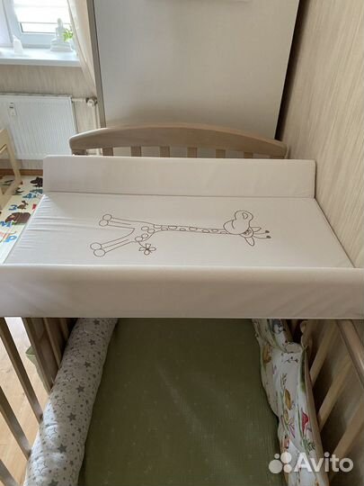 Пеленальная доска на кроватку