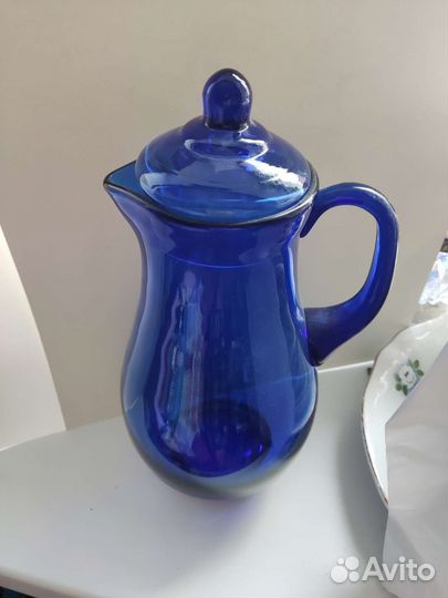 Кувшин синее стекло