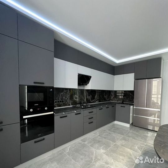 Угловой кухонный гарнитур современный