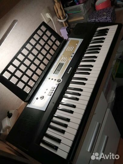 Синтезатор Yamaha PSR-R200