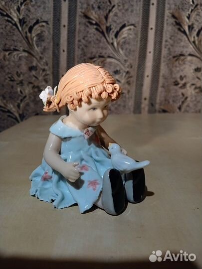 Статуэтка фарфор