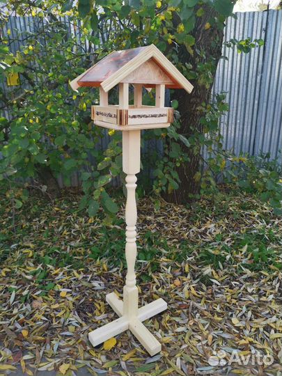 Кормушка для птиц и белок