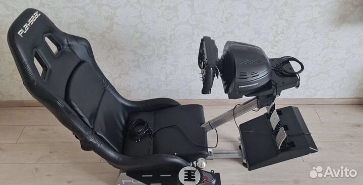 Продам Playseat Revolution с рулем Thrustmaster и
