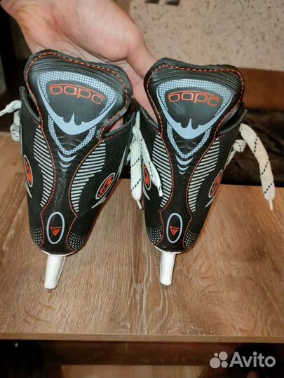 Коньки хоккейные