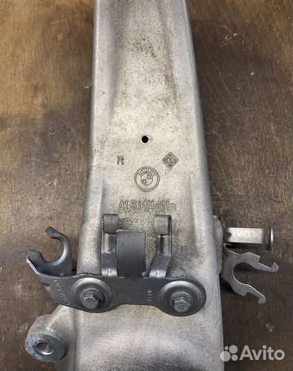 Кулак передний правый BMW G30 G31