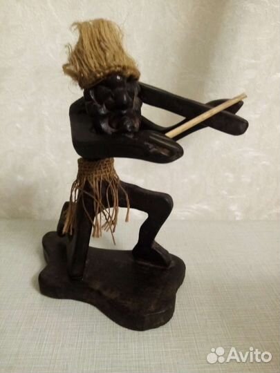 Статуэтка из дерева