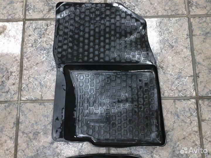 Автомобильные коврики резиновые