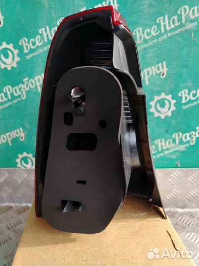 Фонарь задний правый Renault Logan 1