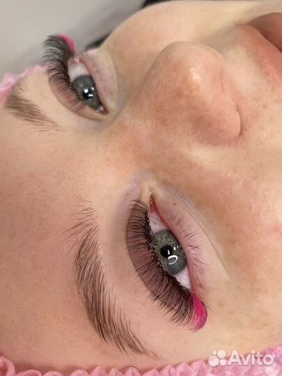 Наращивание и ламинирование ресниц в салоне