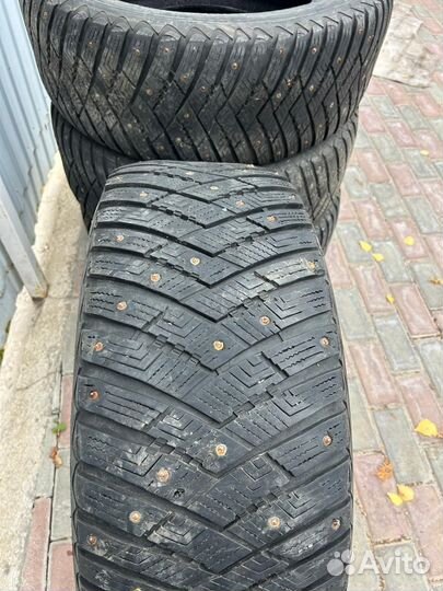 Goodyear UltraGrip 285/60 R18