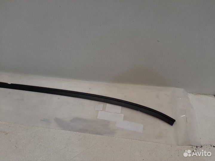Молдинг лобового стекла передний Toyota Camry V70