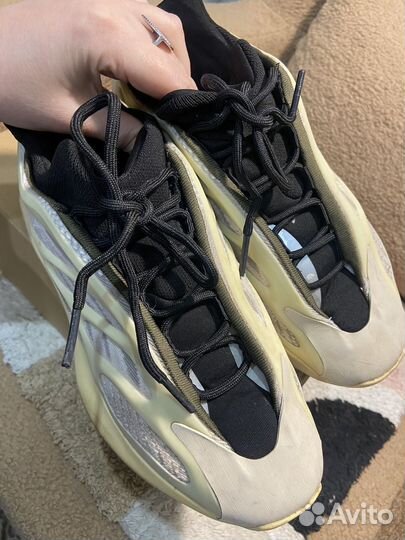 Кроссовки Yeezy 700v3