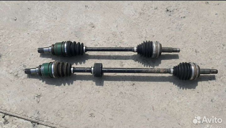 Привод левый,правыйToyota vitz