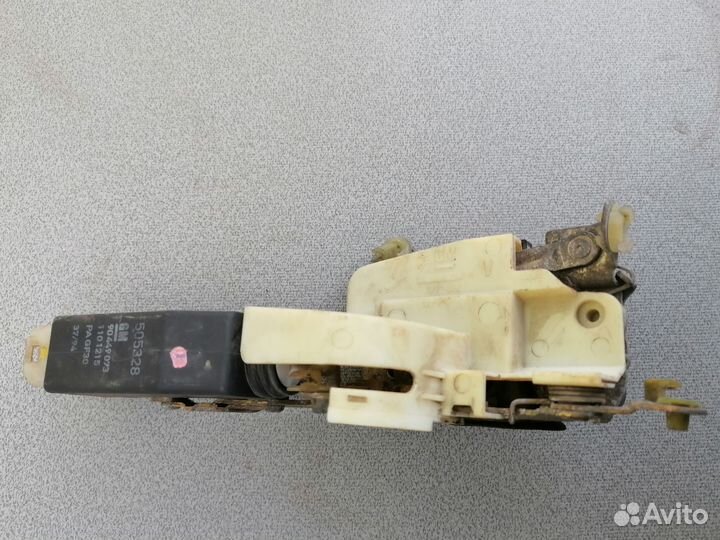 Замок двери передней правой для Opel Omega B