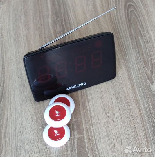 Кнпока вызова официанта и табло отображения вызова