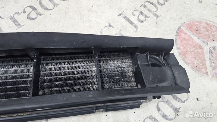 Радиатор масляного охлаждения на Mercedes W140