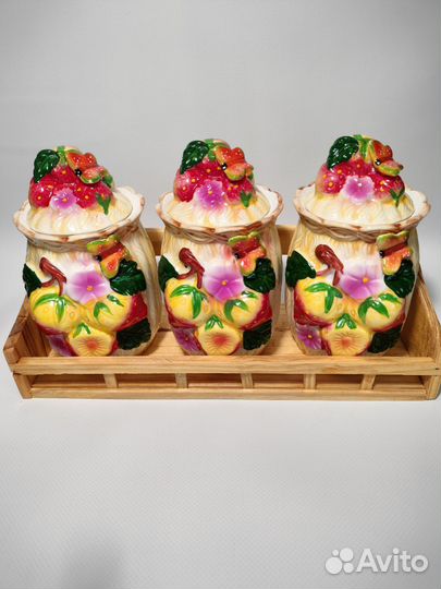 Набор керамических банок на подставке