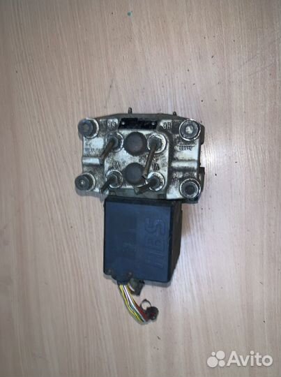 Блок abs audi 100 c4