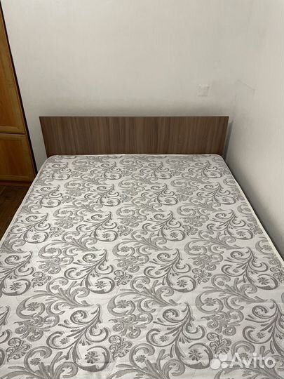 Кровать с матрасом 140 200