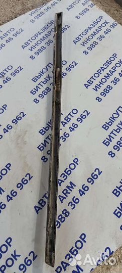 Молдинг двери передняя левая на Dodge Caravan