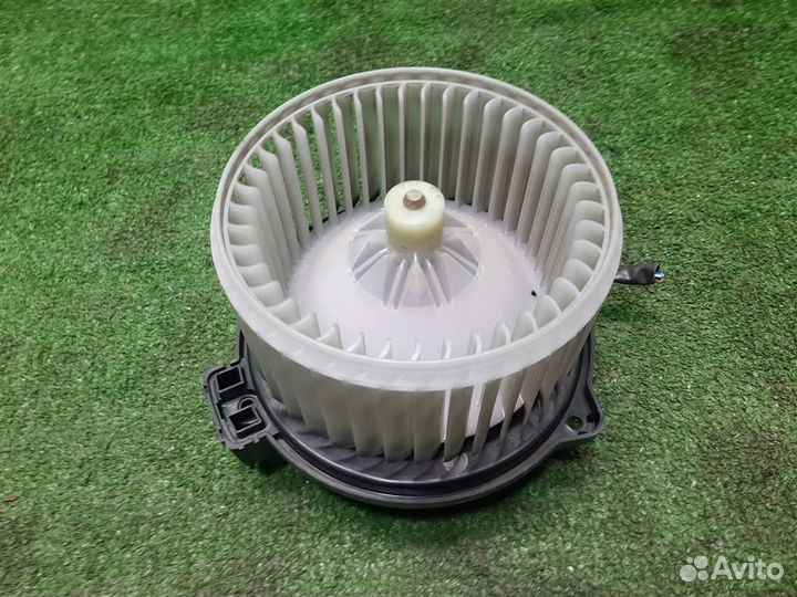 Моторчик печки Mitsubishi Grandis 2008