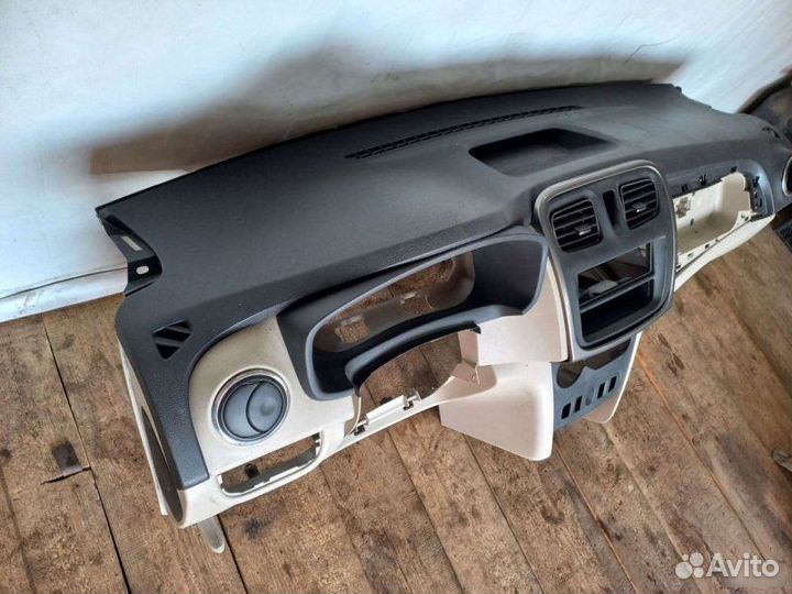 Торпедо Renault Logan седан 1.6 2014