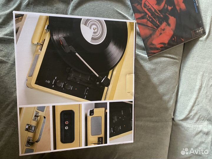 Виниловый проигрыватель желтый
