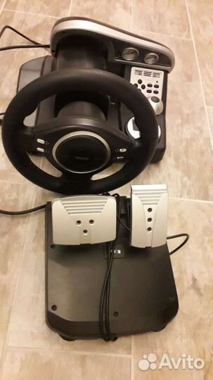 Игровой руль с педалями