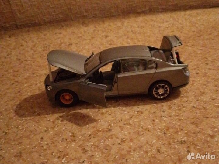 Игрушечный машинка