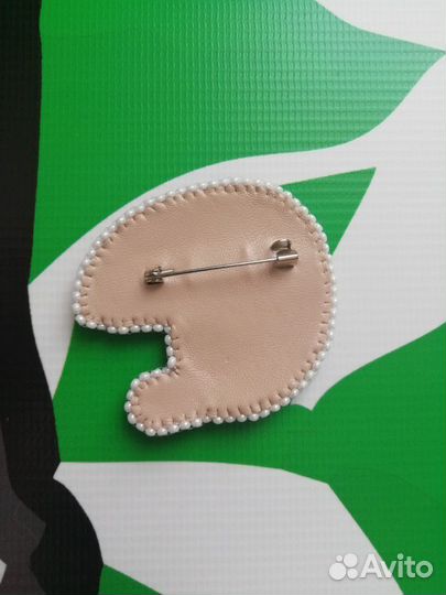 Брошь тукан