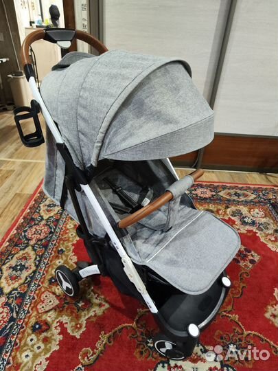 Коляска прогулочная yoya