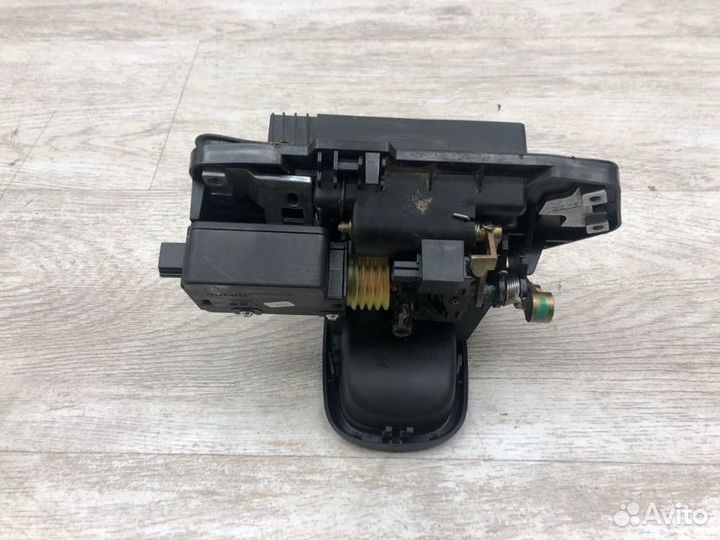 Ручка двери багажника Mercedes-Benz E-Class