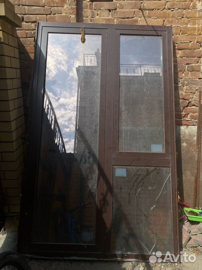 Дверь алюминиевая со стеклом