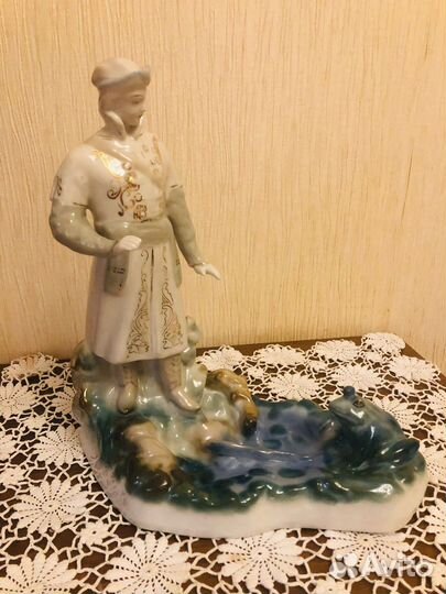 Фарфоровые статуэтка иван царевич с лягушкой