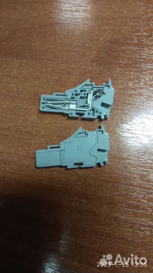 X-COM-S-1L-federleiste 1-POL. grau 2022-101