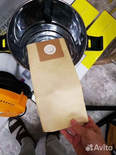 Промышленный пылесос для влажной и сухой уборки